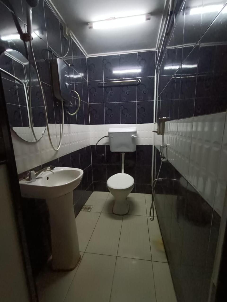 Manja Inn, Paka מראה חיצוני תמונה