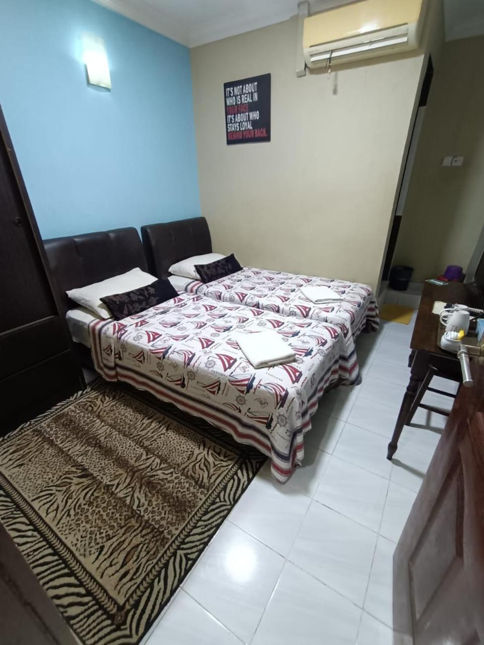 Manja Inn, Paka מראה חיצוני תמונה